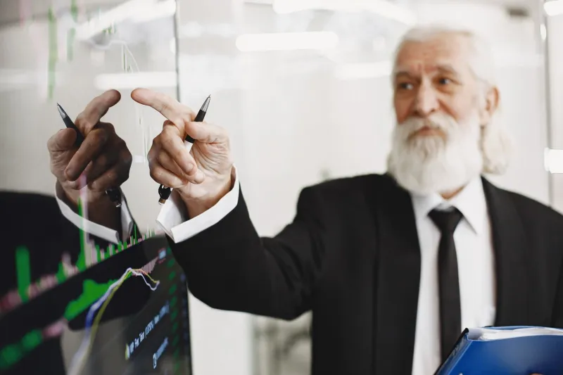 When Experience Becomes a Liability: The Hidden Cost of Executive Overconfidence in Data-Driven Environments